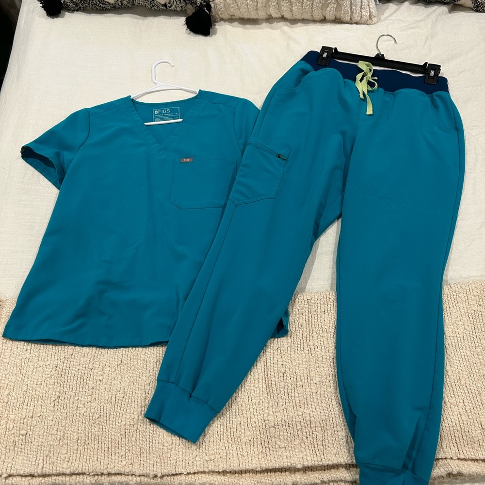 Figs Women's Teal Scrub Set - Top & Jogger Pants